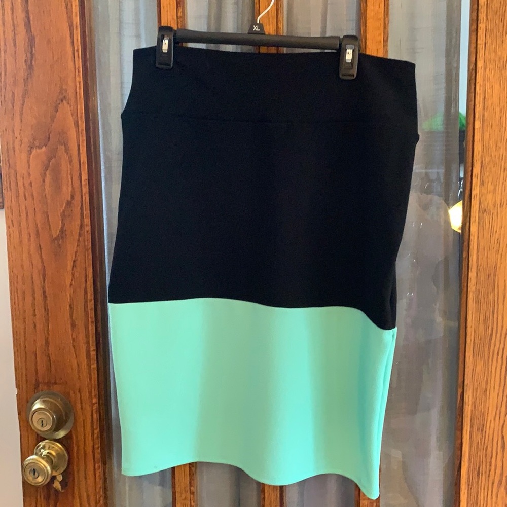 NWOT LuLaRoe Cassie pencil skirt